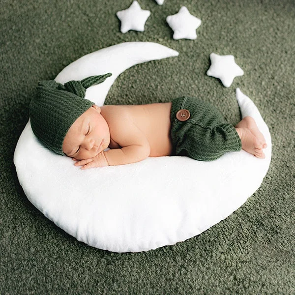 Newborn portrait with a ten percent offer